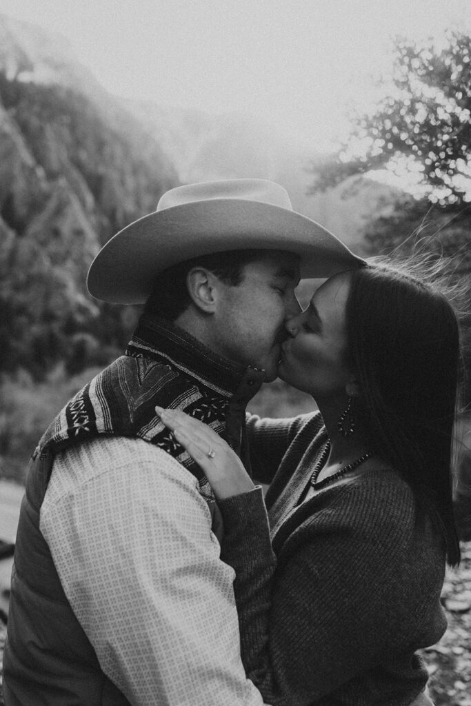 beautiful black and white picture of the couple kissing each other