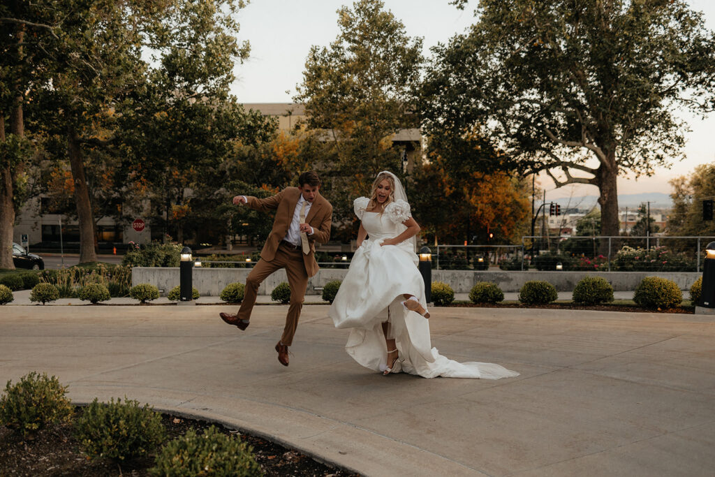 Romantic & Luxurious Sleepy Ridge Wedding with Sunset City Bridals