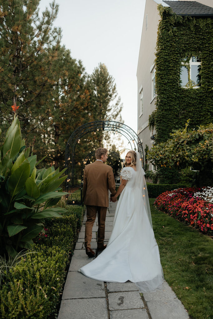 Romantic & Luxurious Sleepy Ridge Wedding with Sunset City Bridals