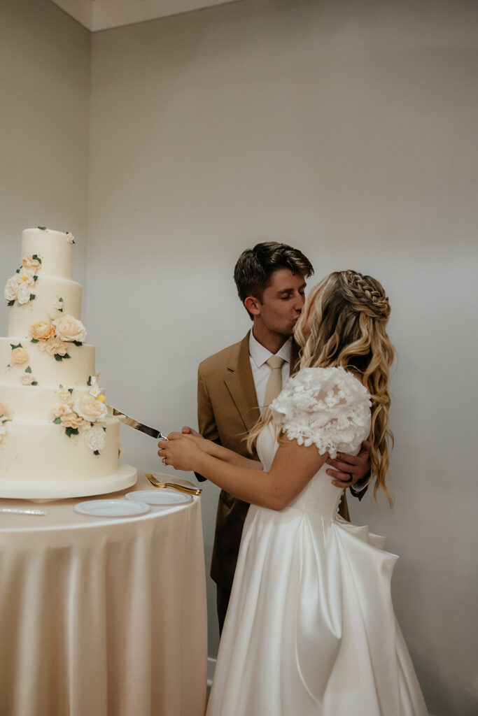 Romantic & Luxurious Sleepy Ridge Wedding with Sunset City Bridals