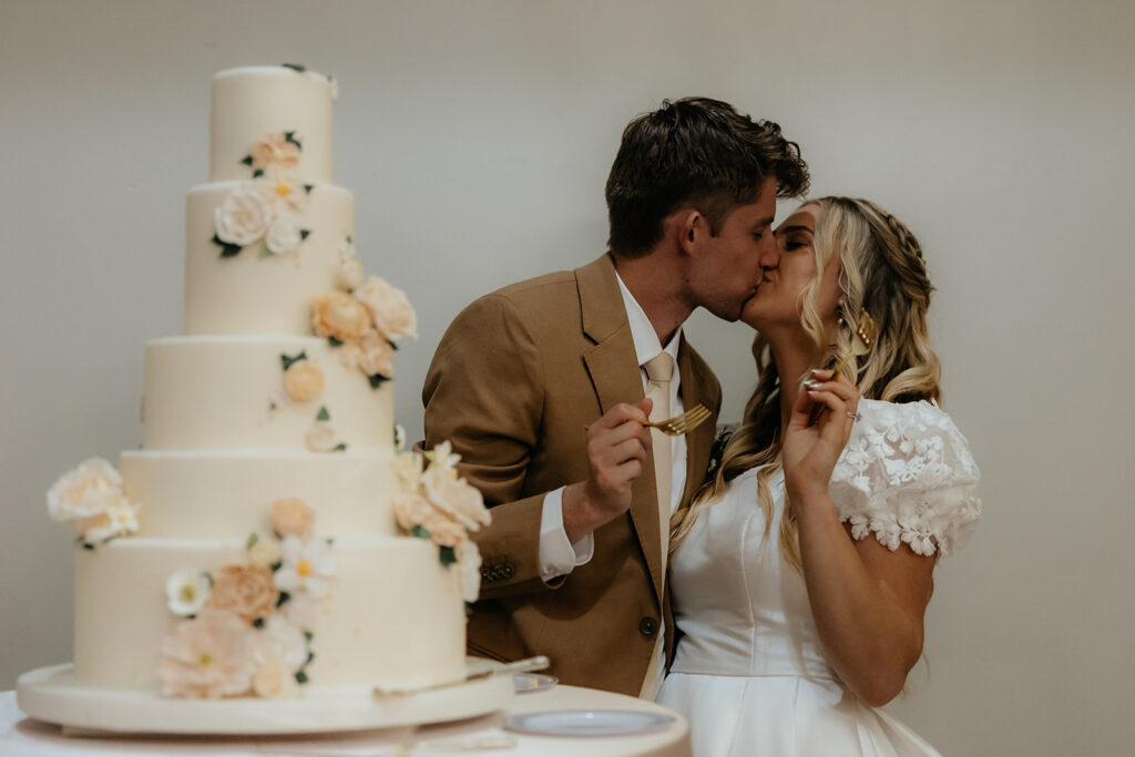 Romantic & Luxurious Sleepy Ridge Wedding with Sunset City Bridals