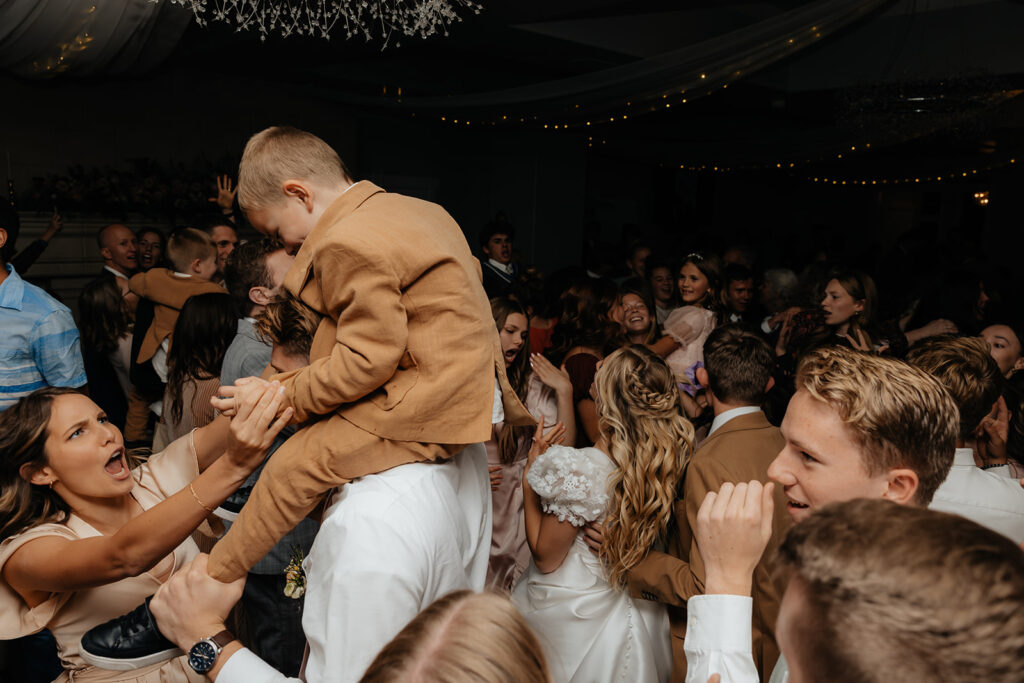 Romantic & Luxurious Sleepy Ridge Wedding with Sunset City Bridals