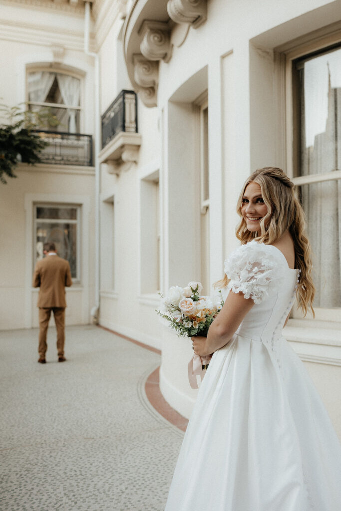 Romantic & Luxurious Sleepy Ridge Wedding with Sunset City Bridals
