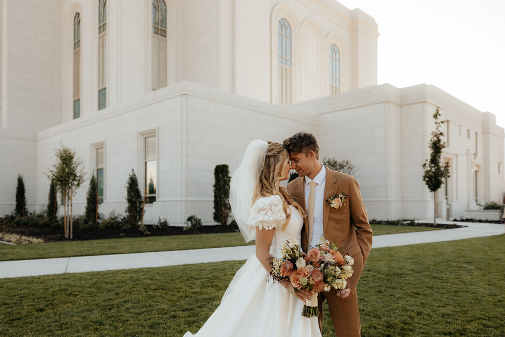 Romantic & Luxurious Sleepy Ridge Wedding with Sunset City Bridals