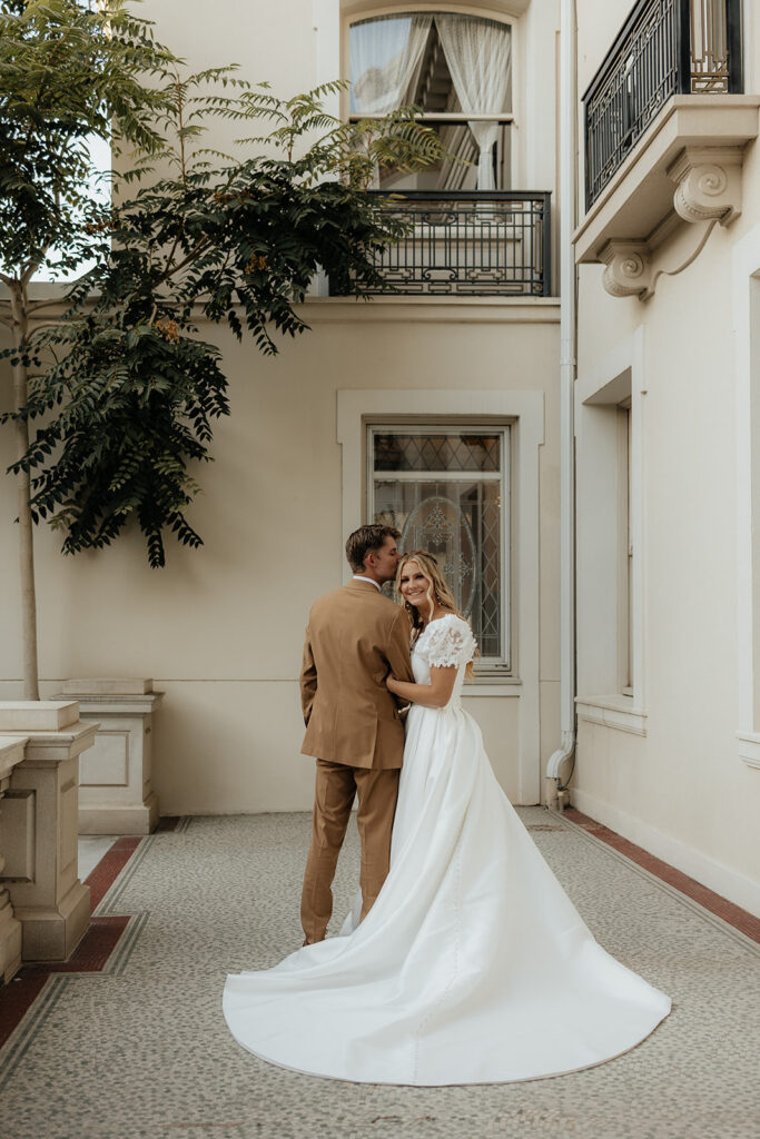 Romantic & Luxurious Sleepy Ridge Wedding with Sunset City Bridals
