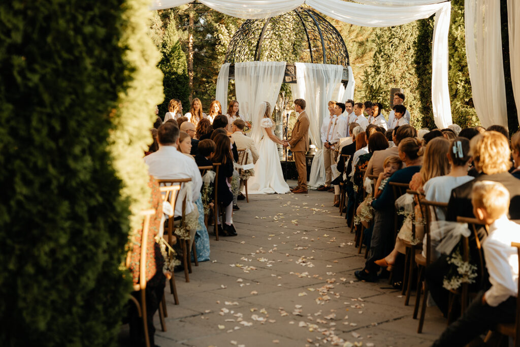 Romantic & Luxurious Sleepy Ridge Wedding with Sunset City Bridals