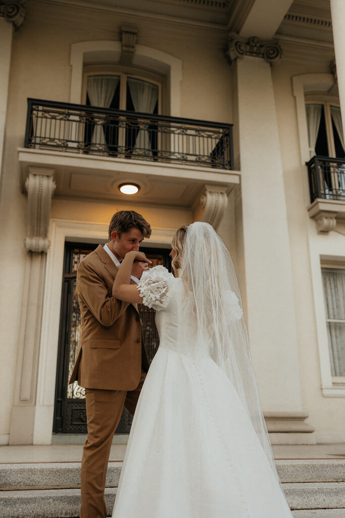 Romantic & Luxurious Sleepy Ridge Wedding with Sunset City Bridals