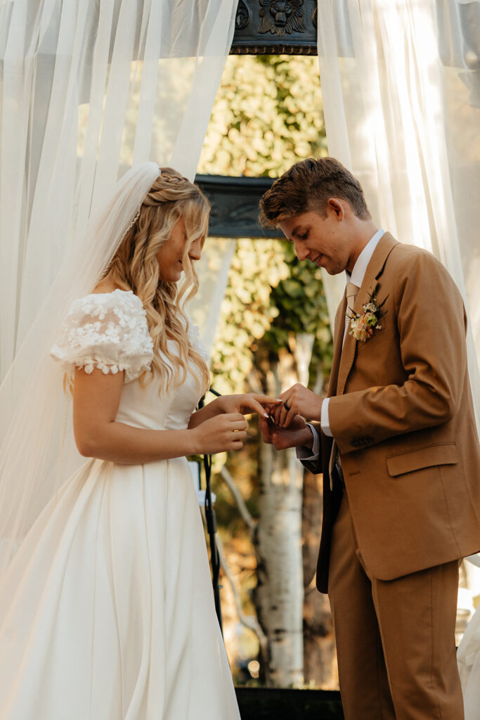 Romantic & Luxurious Sleepy Ridge Wedding with Sunset City Bridals