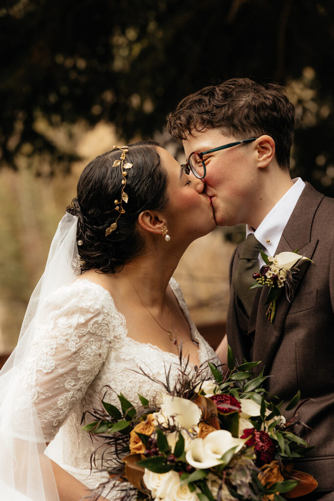 Cute picture of the newly married couple kissing