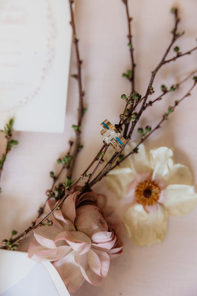 stunning closeup picture of the wedding ring