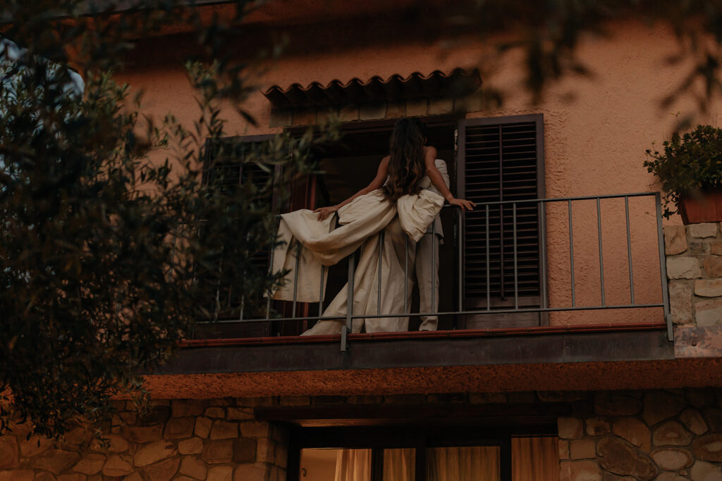 Golden hour bridal portraits in Italy
