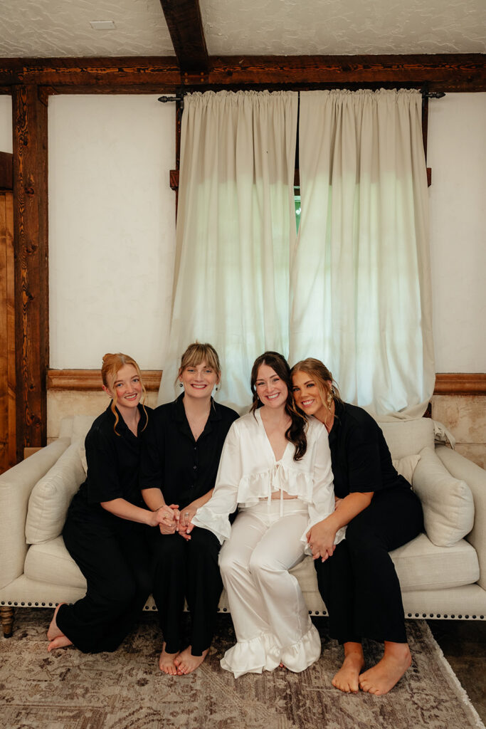 cute picture of the bride and her friends